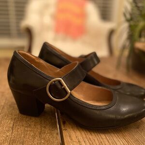 Sofft black Mary Jane heels super comfortable! Size 7.5